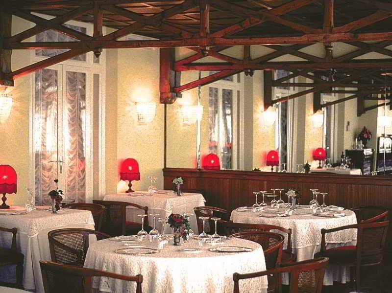 ホテル ヴィットーリア ペザロ エクステリア 写真 Restaurant "La Pergola"