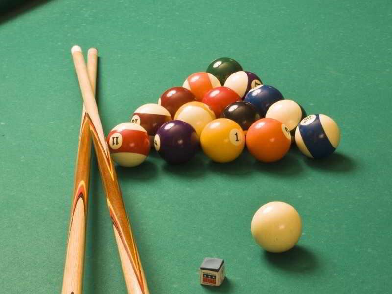 ホテル ヴィットーリア ペザロ エクステリア 写真 Pool balls
