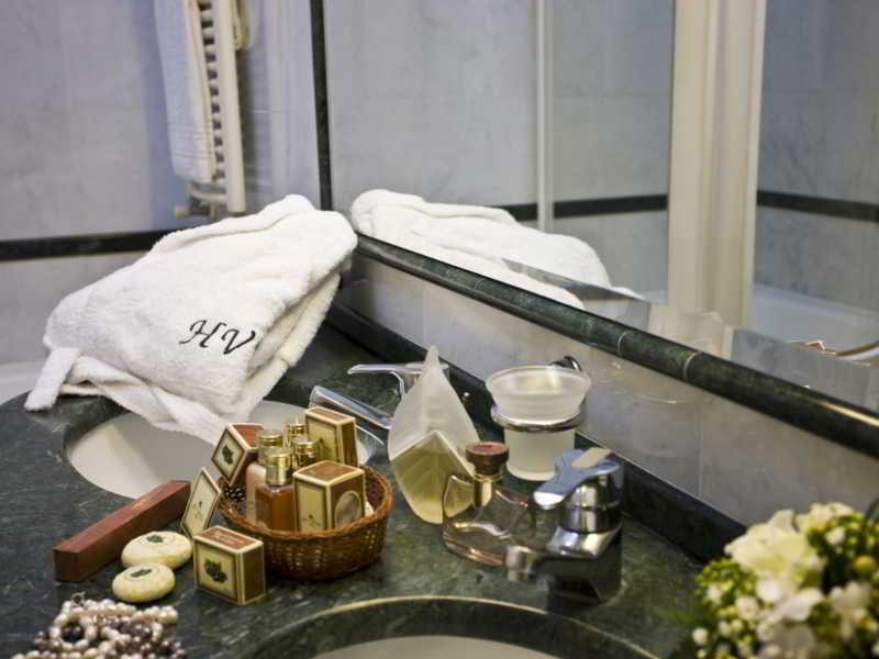 ホテル ヴィットーリア ペザロ エクステリア 写真 Bathroom amenities