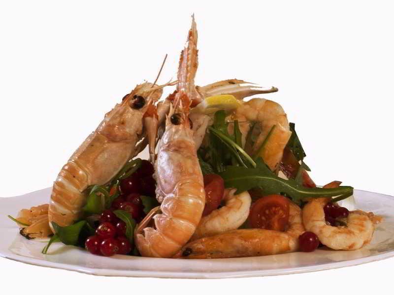 ホテル ヴィットーリア ペザロ エクステリア 写真 A prawn salad