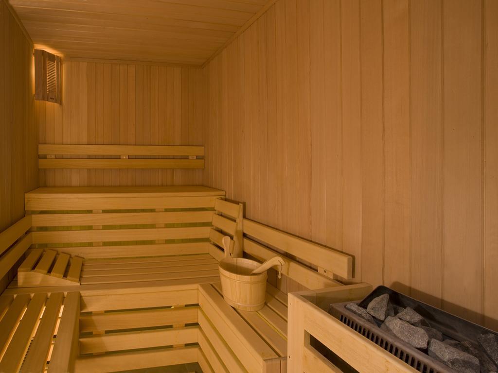 ホテル ヴィットーリア ペザロ エクステリア 写真 A Finnish sauna