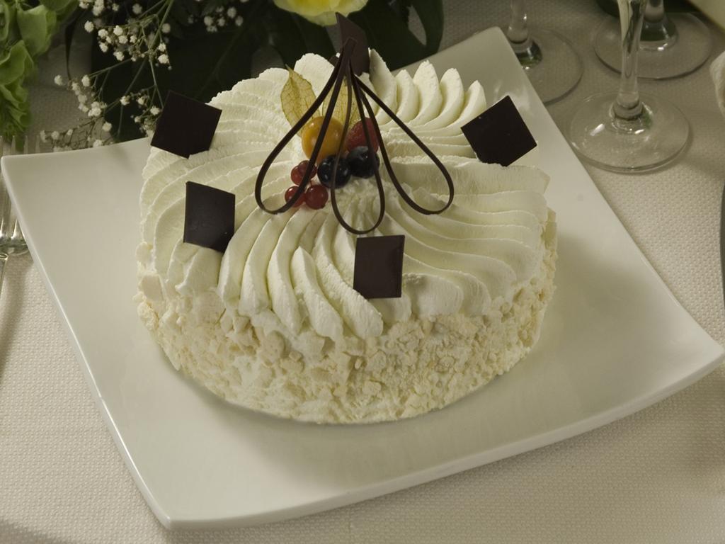 ホテル ヴィットーリア ペザロ エクステリア 写真 A cassata