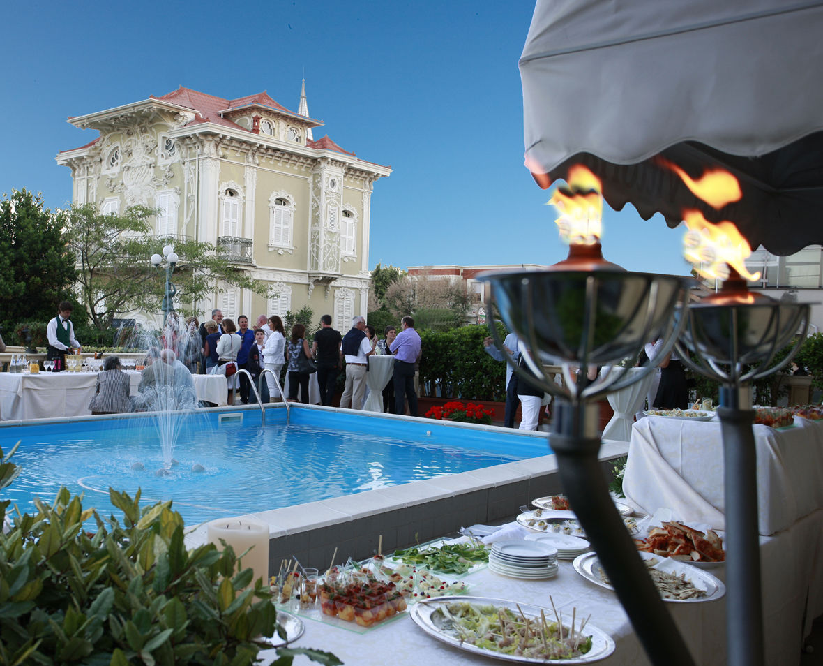 ホテル ヴィットーリア ペザロ 設備 写真 The Villa's pool