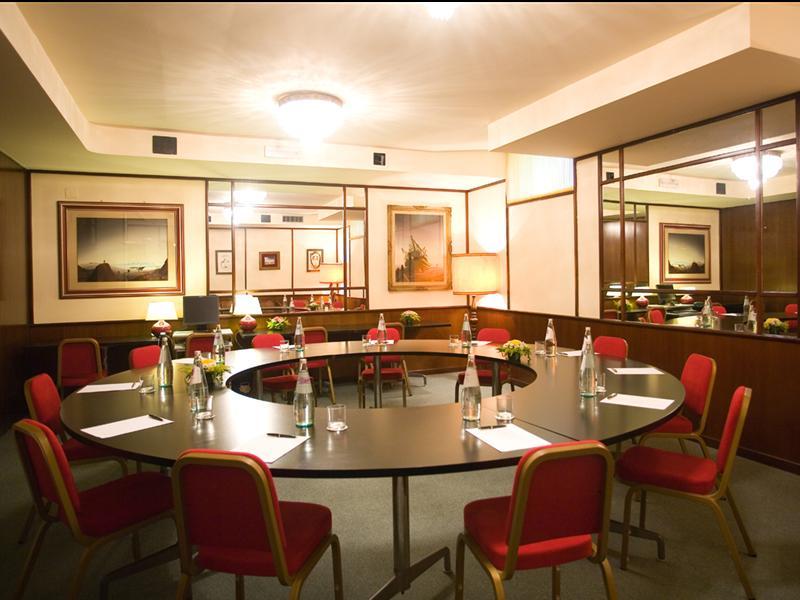 ホテル ヴィットーリア ペザロ エクステリア 写真 The boardroom at the Royal Society