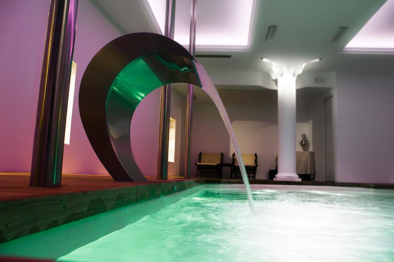 ホテル ヴィットーリア ペザロ エクステリア 写真 The spa at The Dorchester